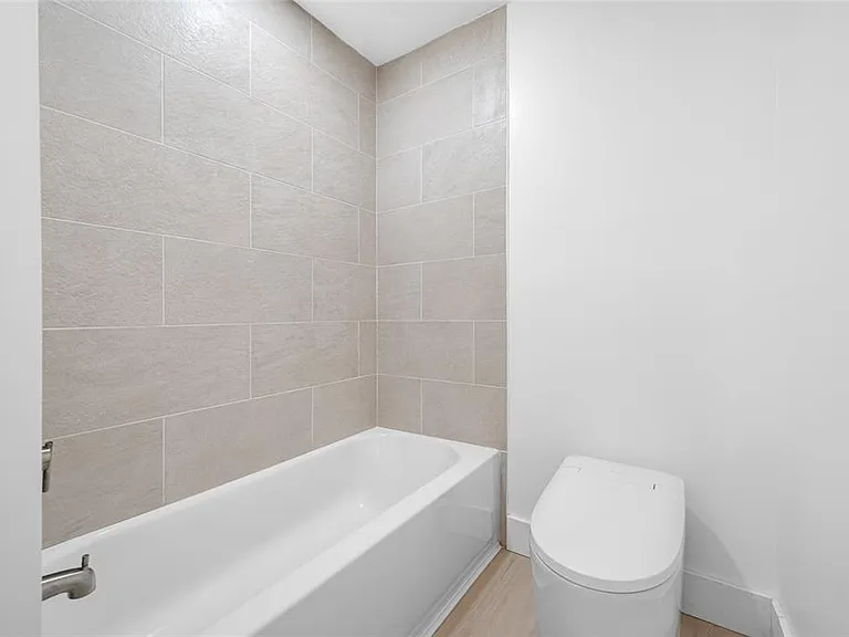 7930 Causeway Blvd S — Photo 30