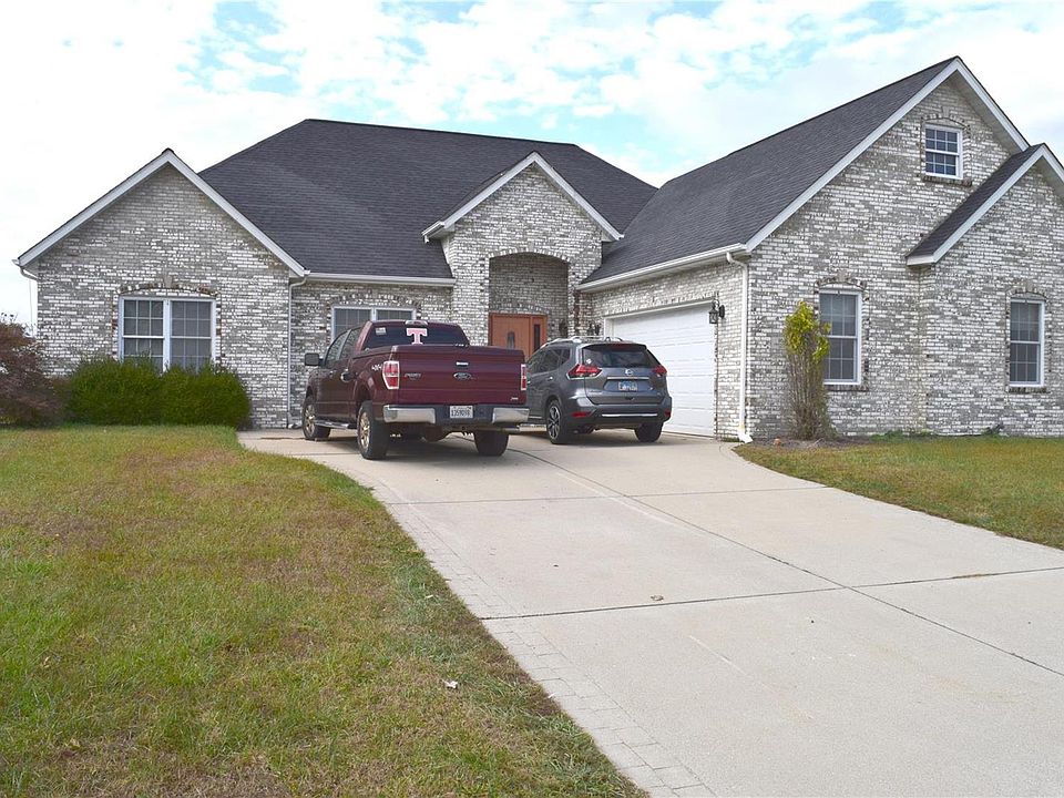1st image of 161 Emerald Way W