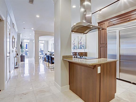 4th image of 1419 Montrose Blvd Unit 604