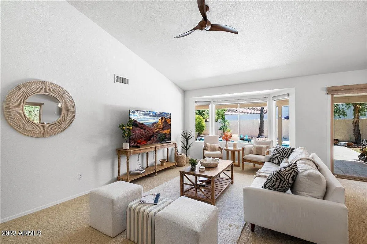 3 bed, 2.0 bath, 1736 sqft, $4,200 — Photo 4