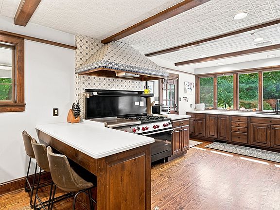 4th image of 1011 Washington Ln