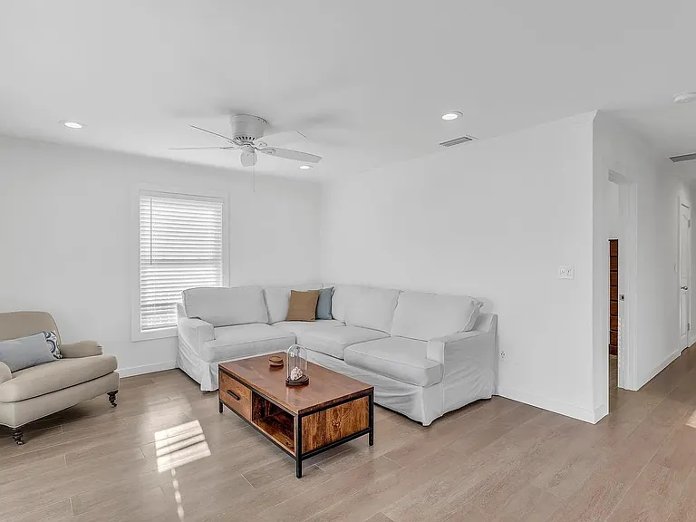 111 San Marco Dr — Photo 11