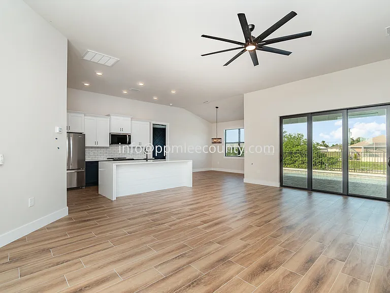 1619 NW 17th St — Photo 3