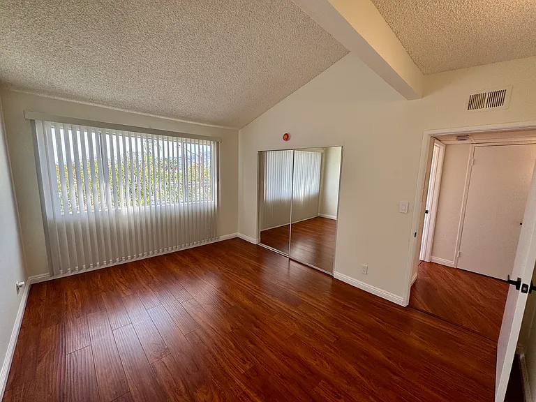 1523 E Windsor Rd #105B — Photo 25