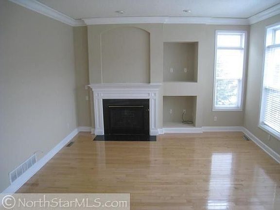 3rd image of 744 Oak Dr