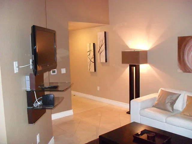 Meridian Top-Floor Luxury 1Bdr/Bath Fully Furnished (Utilities and Internet Included) — Photo 2