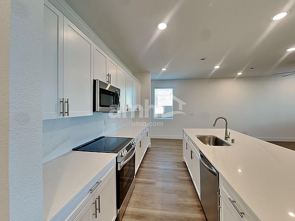 3rd image of 5734 Las Vegas Creek St