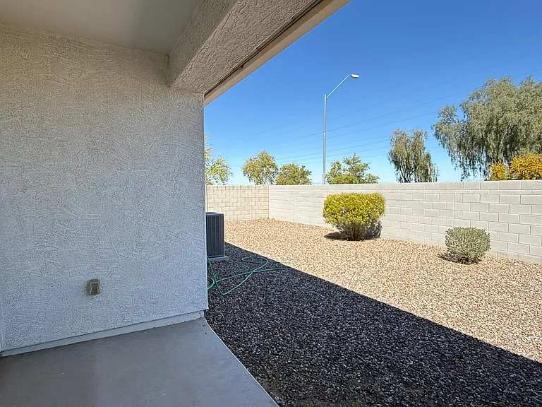 2207 S 46th St — Photo 30