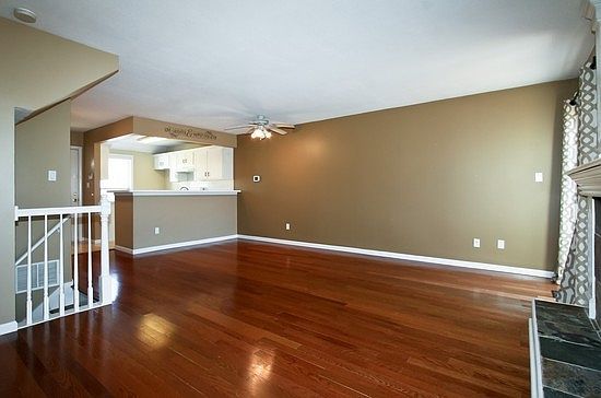 4th image of 8218 N Revere Ct