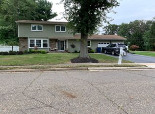 28 Duncan Dr, Morganville, NJ 07751