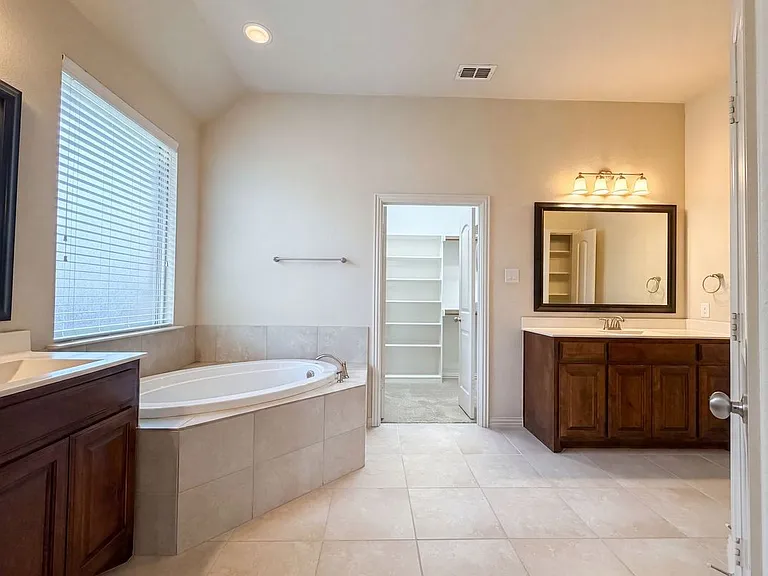 3005 S College Ave — Photo 17