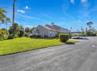 6121 Lake Front Dr, Fort Myers, FL 33908