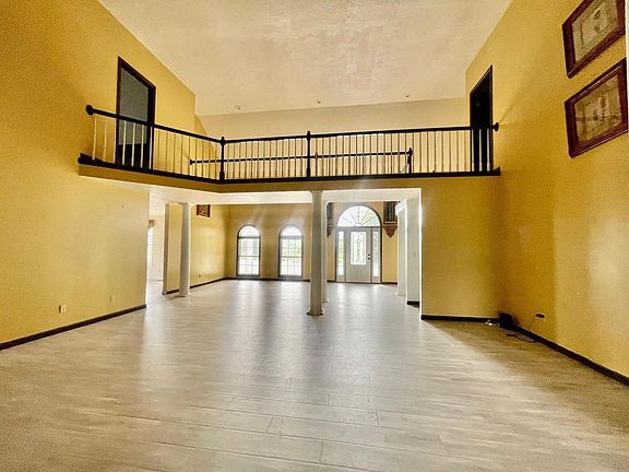 4th image of 890 Cody Dr