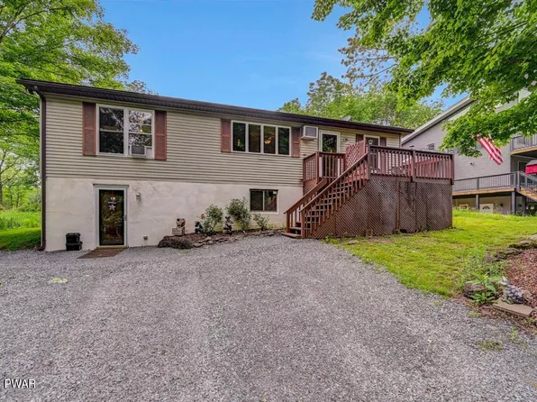 917 Forest Ln, Lake Ariel, PA 18436