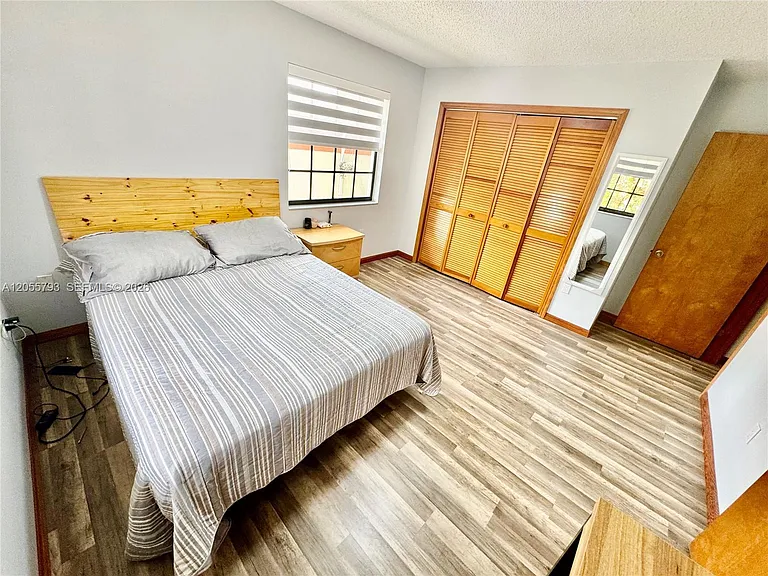 18701 Wentworth Dr — Photo 35