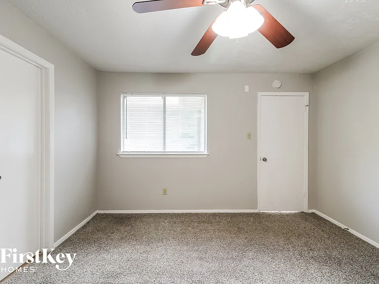 1023 Huntington Dr — Photo 7