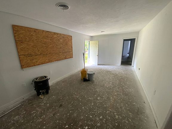 4th image of 832 Primos Ave