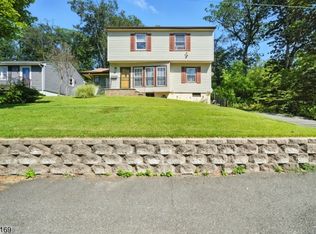 24 Apache Trl, Rockaway, NJ 07866