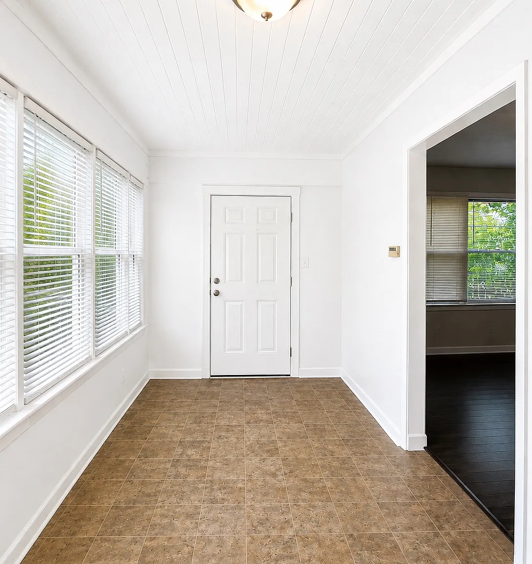 2 bed, 932 sqft, $1,345 — Photo 2