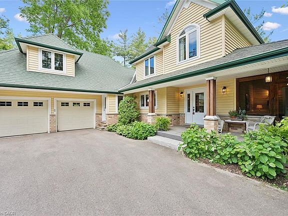 2nd image of 135 Hume Rd