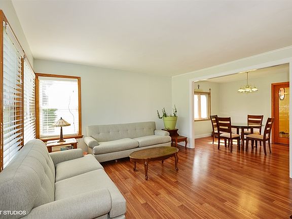 3rd image of 31 Country Club Dr