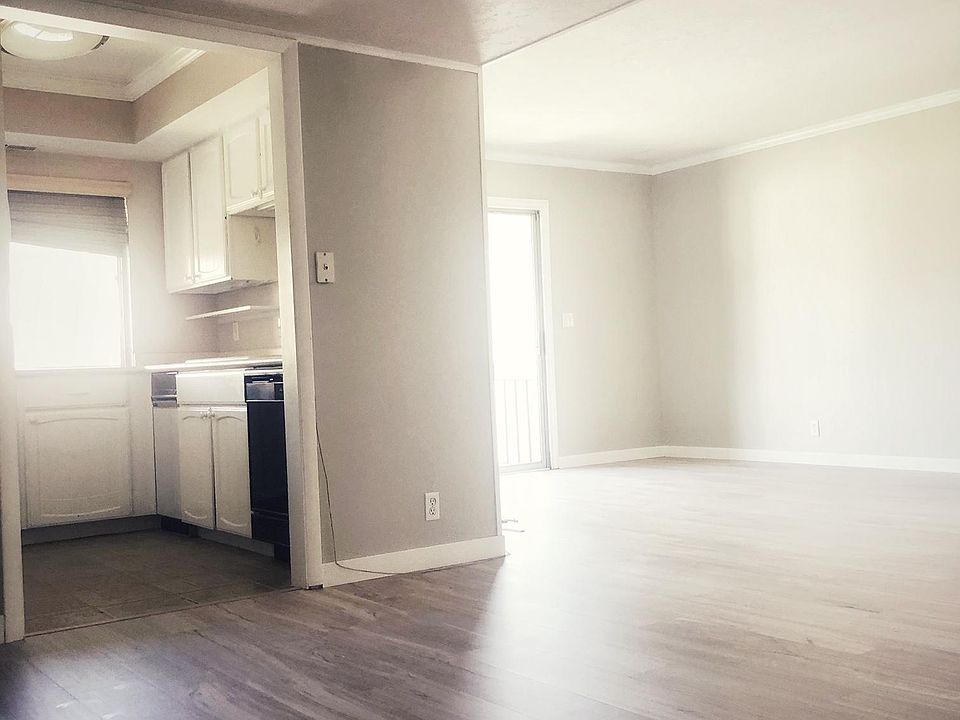 1st image of 5777 S Waterbury Cir #3