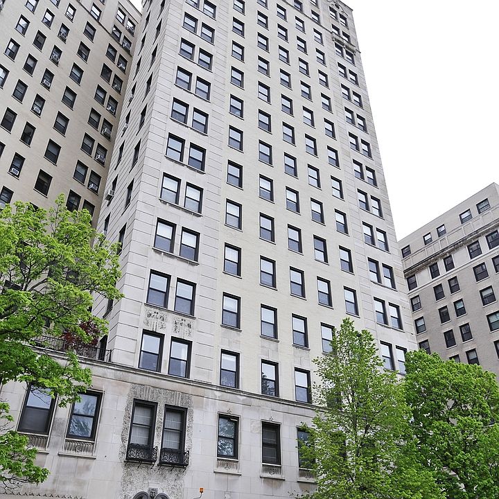1st image of 2000 N Lincoln Park W #910