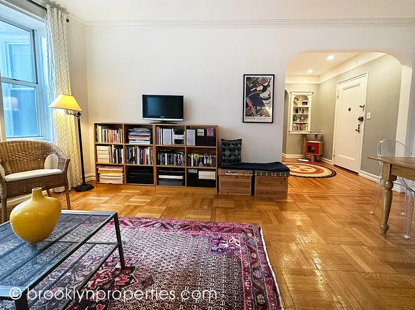 176 Seeley St APT 9C, Brooklyn, NY 11218