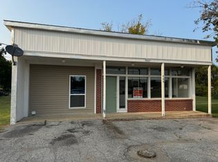 105 E College St, Dickson, TN 37055