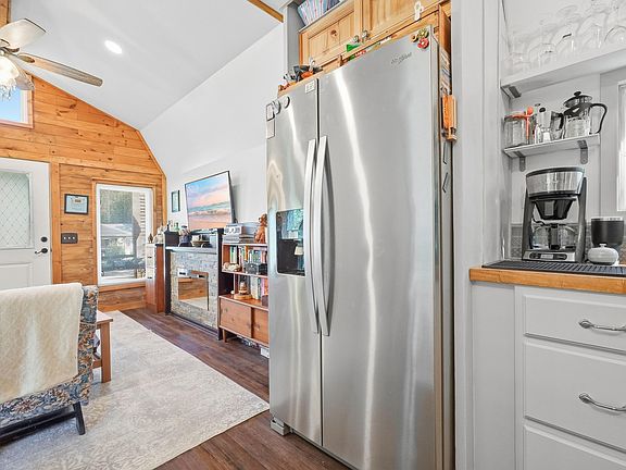 5th image of 348 Eucalyptus Ave
