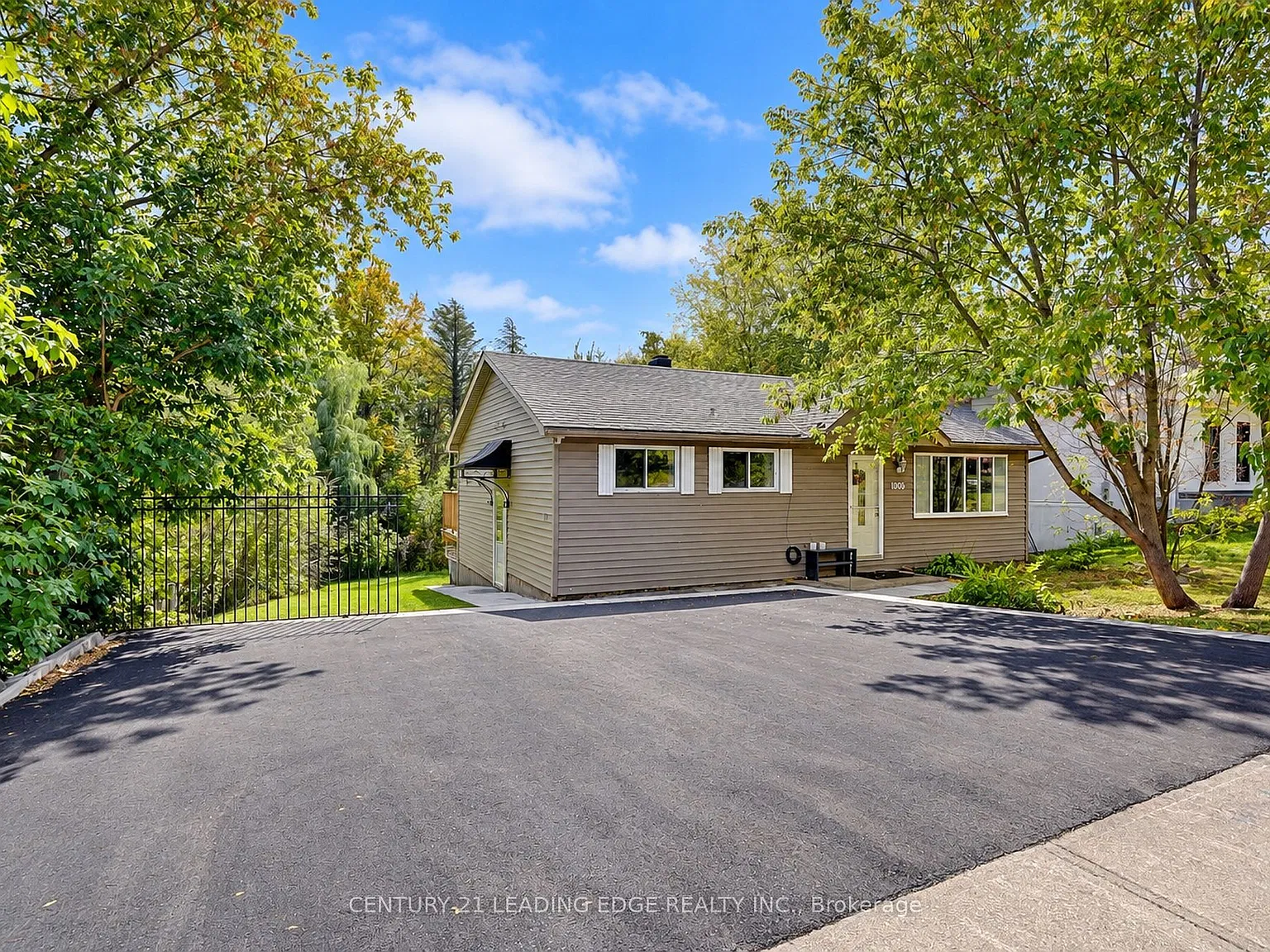 2 bed, $2,400 — Photo 2