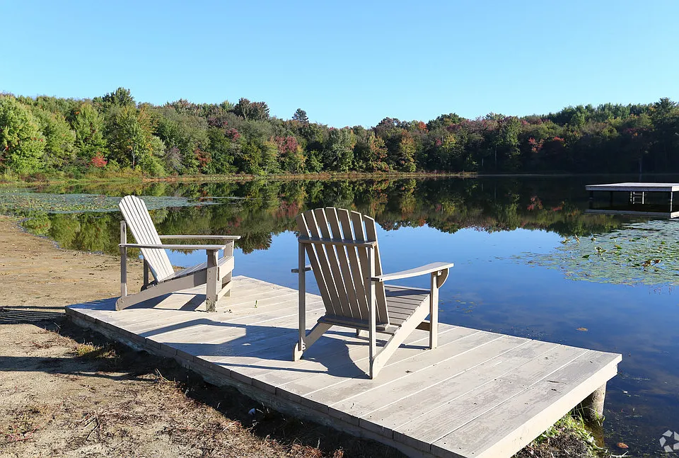 Foxtail Glen on White Pond