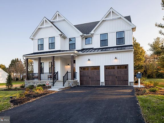 2nd image of 104 Herondale Dr
