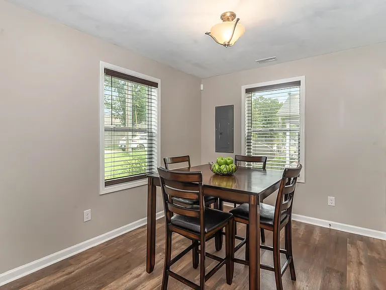 908 Mapleash Ave — Photo 9