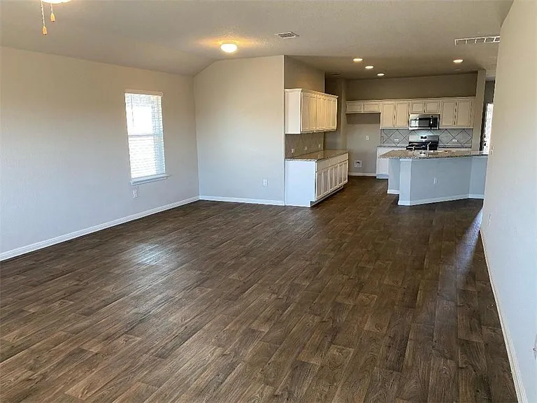 10708 Seguin St — Photo 9