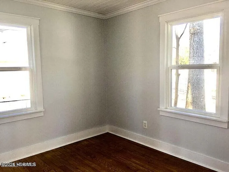 203 Red Oak St — Photo 6