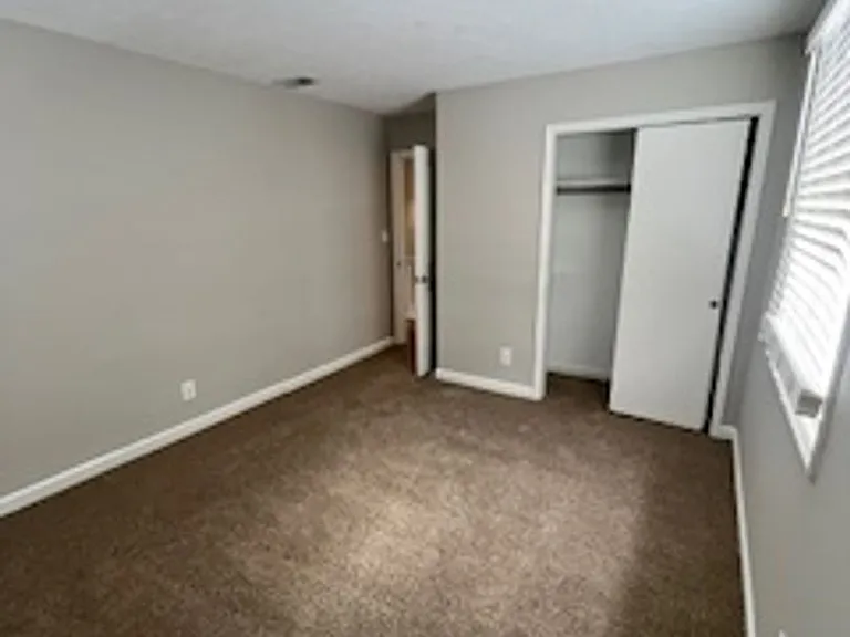 2212 E Queens Way — Photo 20