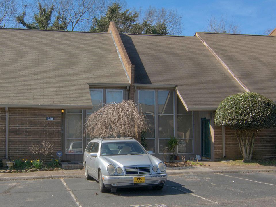 1st image of 417 Dublin Dr #228