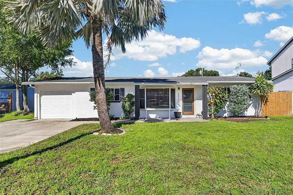 3 bed, 2.0 bath, 1215 sqft, $3,300 — Photo 3