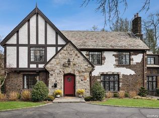 63 Whitehall Blvd, Garden City, NY 11530