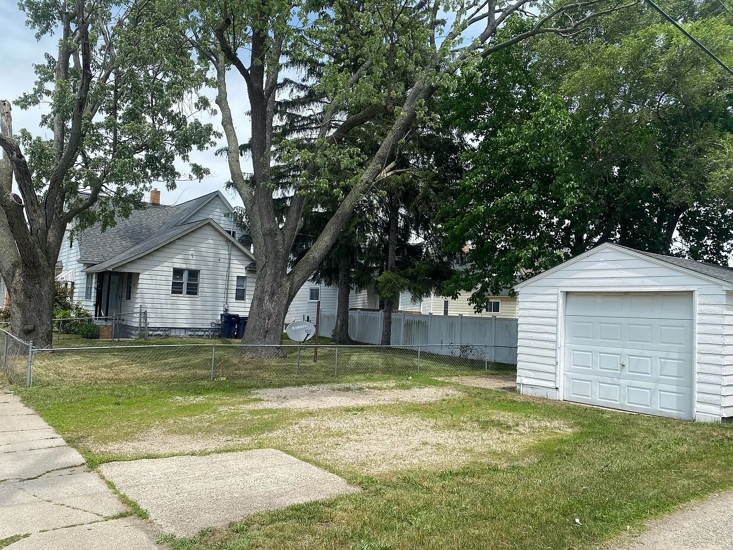 Lovely 3 Bedroom Southside Holland — Photo 2