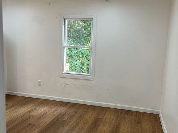 5th image of 618 Cherry St