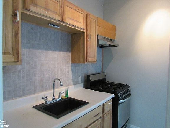 3rd image of 128 Main St #B