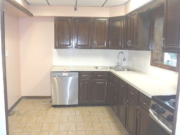 5th image of 7008 W 95th Pl