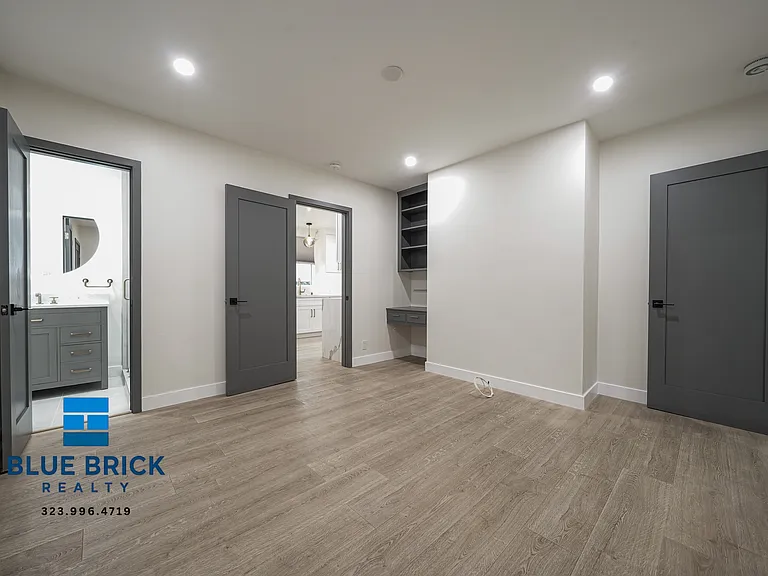 5620 1/2 Radford Ave — Photo 9