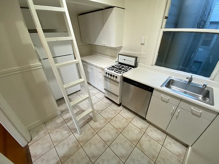 1739 Pine Street — Photo 10