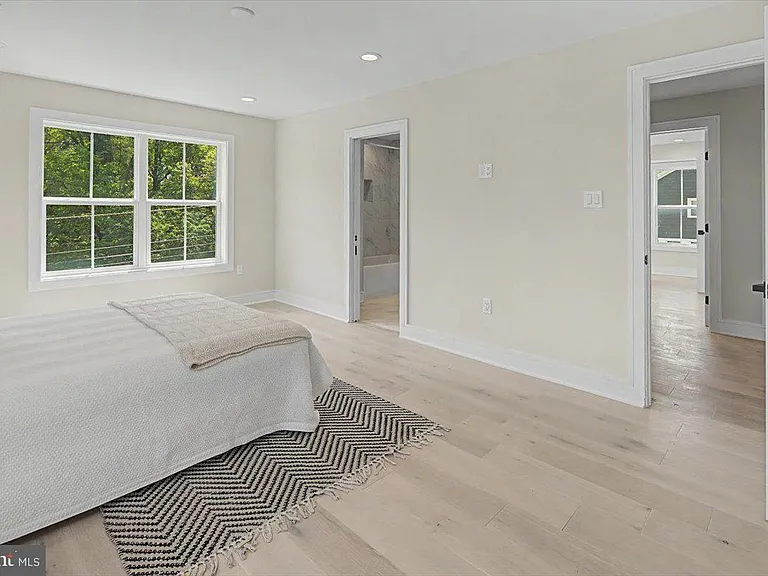 2902 Vista St NE — Photo 53