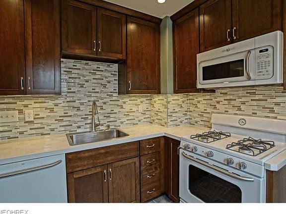5th image of 526 N Court St