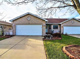 882 Blue Jay Way, Dyer, IN