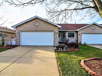 882 Blue Jay Way, Dyer, IN, 46311